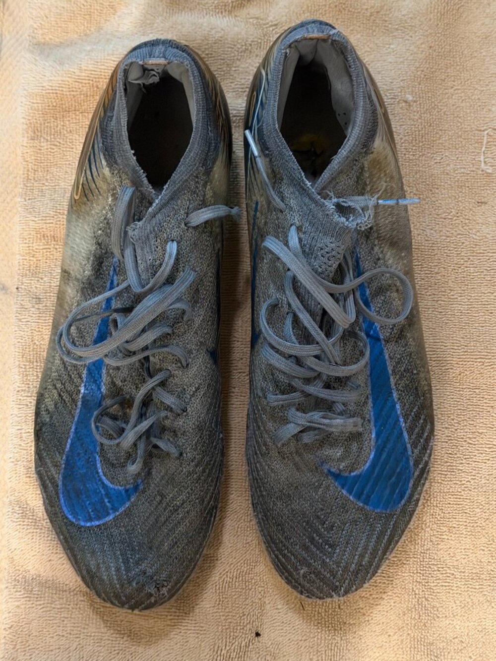 Men's Nike Soccer Cleats, Mecurial, Light Blue 9.5, Heavily Used